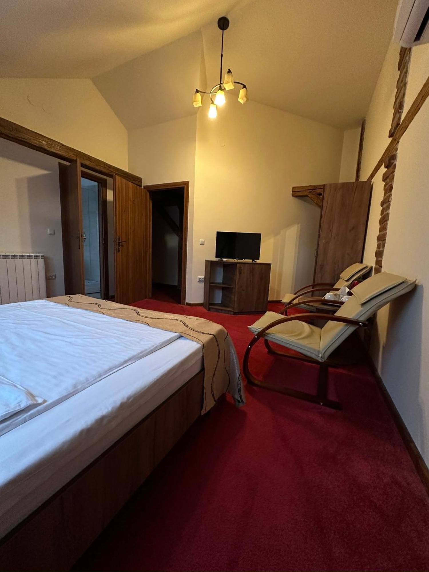Antique Aparthotel 阿尔巴·尤利亚· 外观 照片